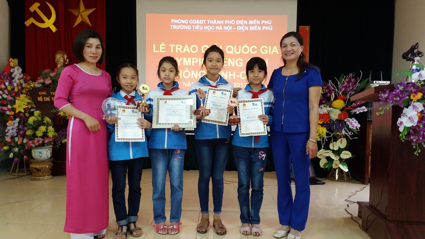 Trường Tiểu học Hà Nội -  Điện Biên Phủ tổ chức trao giải cho học sinh đạt giải Quốc gia Tiếng Anh thông minh ESO lần thứ nhất năm học 2016-2017.